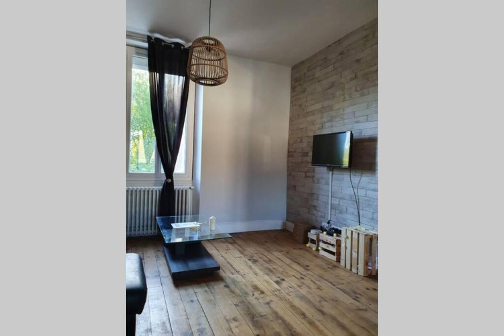 Appartement Spacieux, Wifi ,Cafe A Volonte Blaye-Les-Mines Екстериор снимка